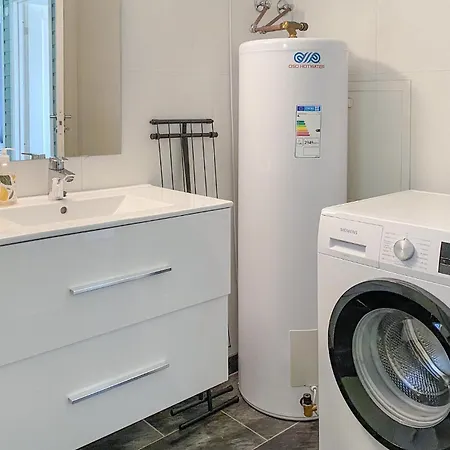 2 Bedroom Lovely In Дом отдыха *