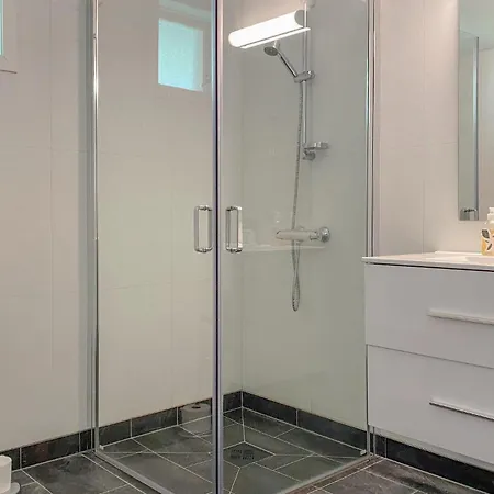 2 Bedroom Lovely In Дом отдыха